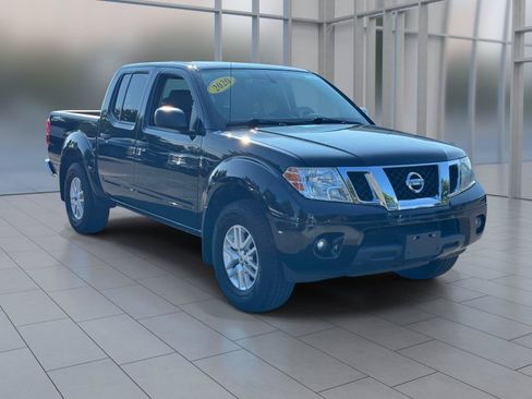 Used 2020 Nissan Frontier SV AWD/4WD image 2