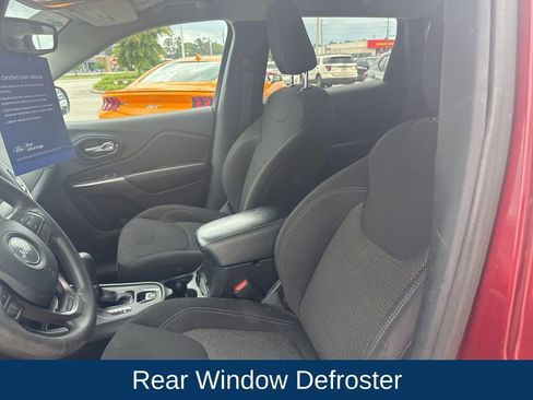 Used 2021 Jeep Cherokee Latitude FWD image 12