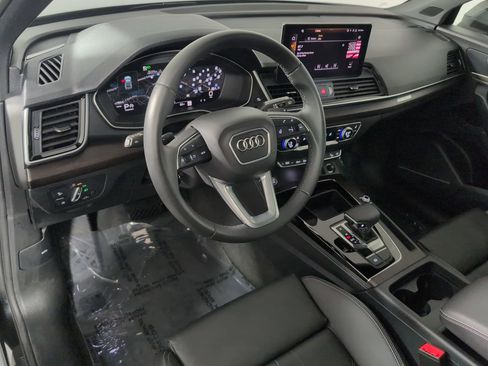 Certified 2025 Audi Q5 2.0T Premium Plus w/ Premium Plus Package image 2