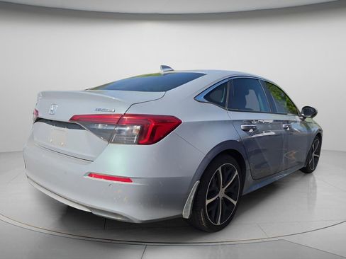 Used 2024 Honda Civic Touring image 3