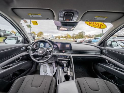 Certified 2024 Hyundai Elantra SEL image 15