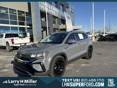 Used 2023 Volkswagen Taos SE w/ Panoramic Sunroof Package