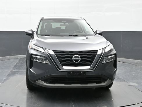 Used 2021 Nissan Rogue SV image 3