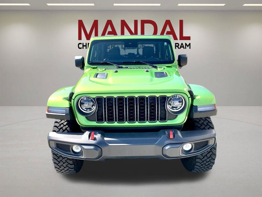 Used 2025 Jeep Gladiator Rubicon w/ Convenience Group AWD/4WD image 2