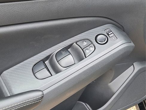 Used 2025 Nissan Altima 2.5 SV image 21