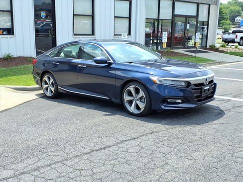 Used 2018 Honda Accord Touring image 8