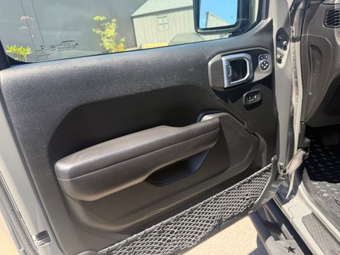 Used 2020 Jeep Wrangler Sport AWD/4WD image 11