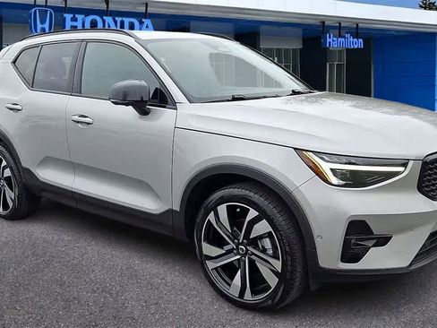 Used 2023 Volvo XC40 B5 Ultimate w/ Protection Package Premier image 2