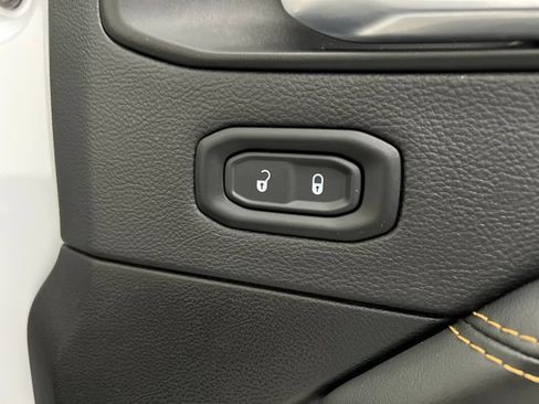 Used 2025 Jeep Wrangler Unlimited Sahara AWD/4WD image 29