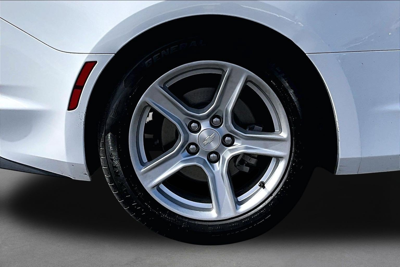 Used 2021 Chevrolet Camaro LT RWD image 8
