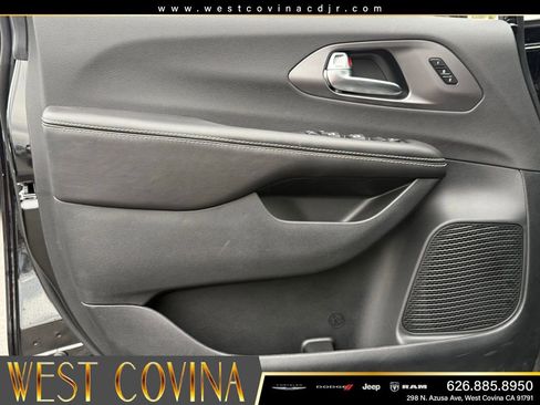 New 2026 Chrysler Pacifica Select FWD image 15