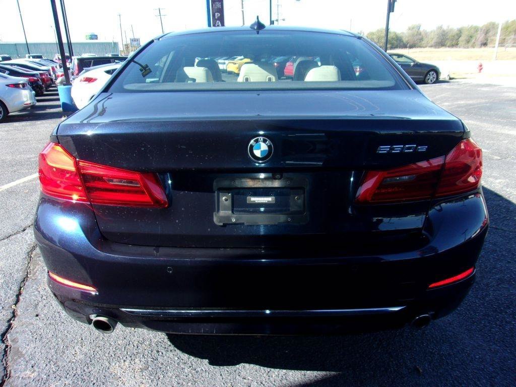 Used 2019 BMW 530e w/ Luxury Package RWD image 5