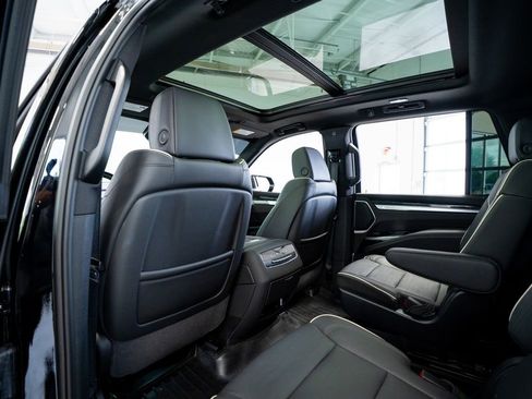 Used 2025 Cadillac Escalade Premium Luxury w/ LPO, Floor Liner Package RWD image 46