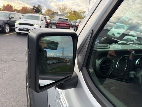 Used 2022 Jeep Wrangler Sport S image 21