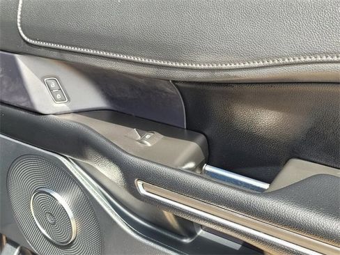 Used 2021 Ford Expedition XLT image 12