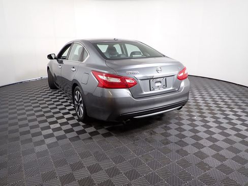 Used 2017 Nissan Altima 2.5 SL w/ Moonroof Package image 13