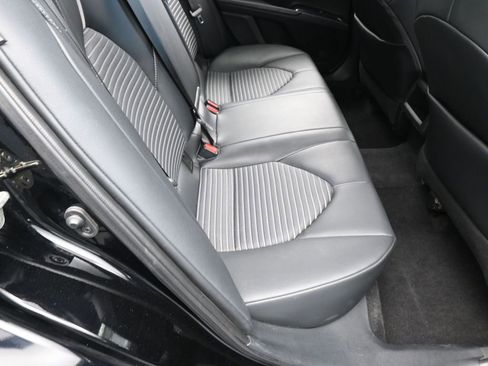 Used 2020 Toyota Camry SE image 35