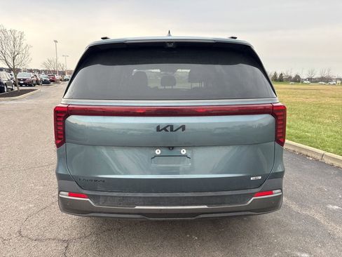 Used 2025 Kia Carnival SX Prestige image 9