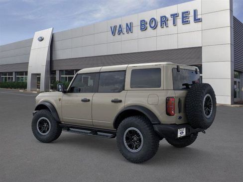 New 2025 Ford Bronco Badlands w/ Sasquatch Package image 4