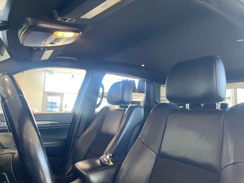 Used 2021 Jeep Grand Cherokee Laredo X image 33