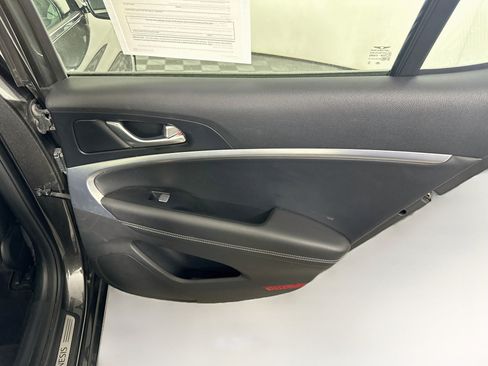 Used 2025 Genesis G70 2.5T RWD image 28