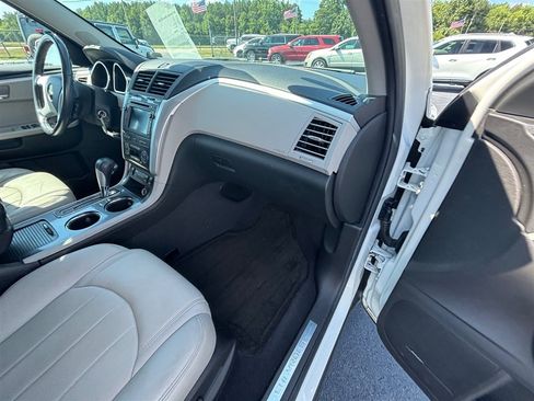 Used 2011 Chevrolet Traverse LTZ FWD image 29