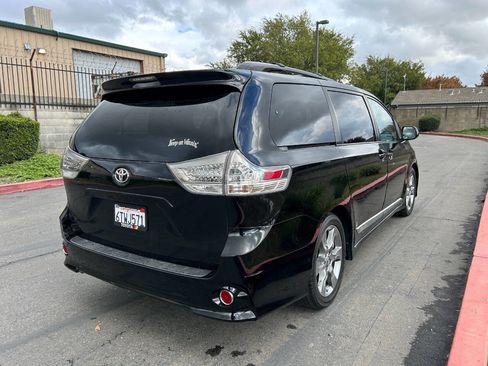 Used 2011 Toyota Sienna SE image 5