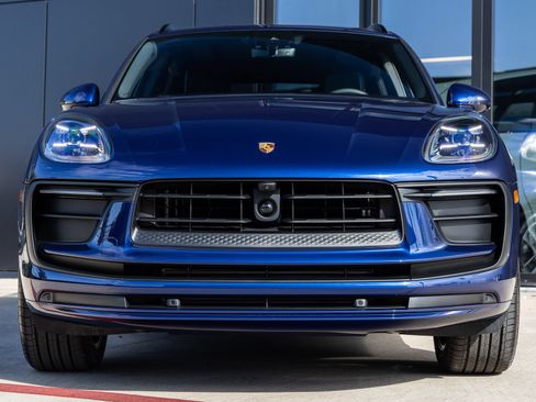 Certified 2026 Porsche Macan AWD/4WD image 8