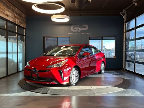 Used 2022 Toyota Prius LE FWD image 7