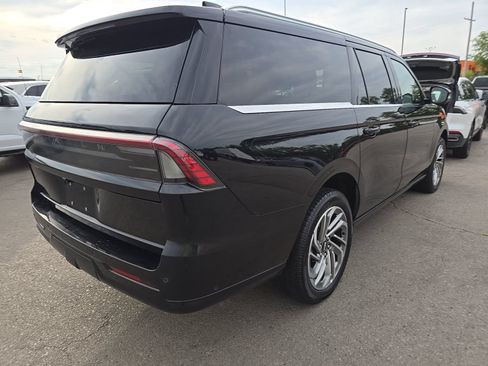 Used 2025 Lincoln Navigator L Reserve AWD/4WD image 4