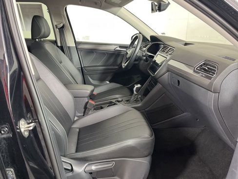 Used 2024 Volkswagen Tiguan SE image 7