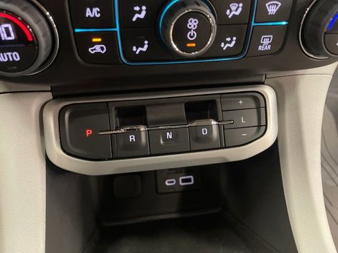 Certified 2023 GMC Acadia SLT w/ Preferred Package image 23