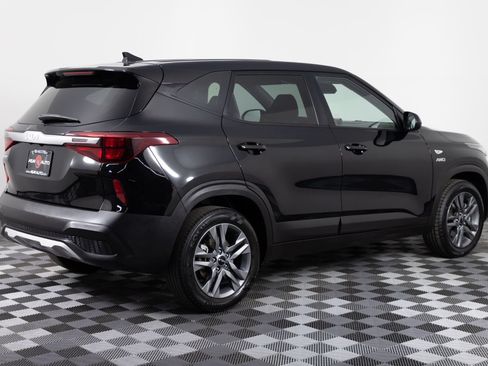 Used 2022 Kia Seltos LX AWD/4WD image 8