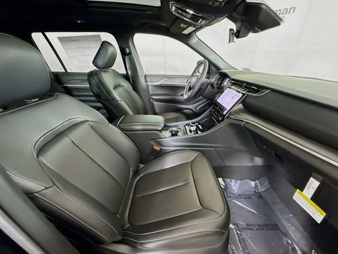 New 2025 Jeep Grand Cherokee L Limited w/ Black Appearance Package image 30