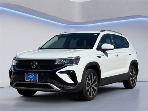 Used 2024 Volkswagen Taos SE image 7