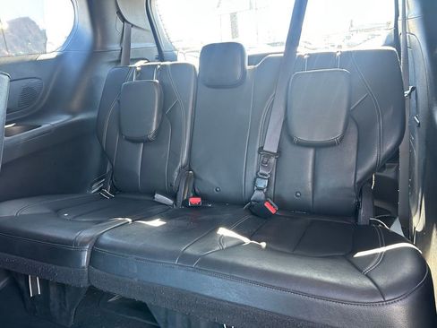 Used 2021 Chrysler Pacifica Touring-L w/ S Appearance Package image 31