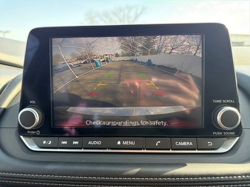 Certified 2025 Nissan Rogue SV FWD image 22