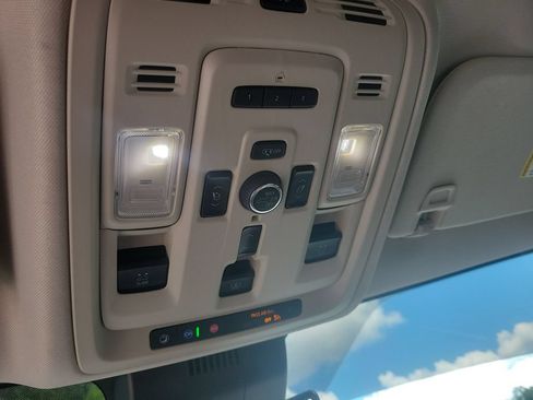 Used 2023 GMC Yukon Denali RWD image 32
