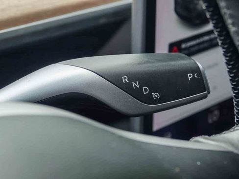 Used 2021 Tesla Model Y Long Range image 17