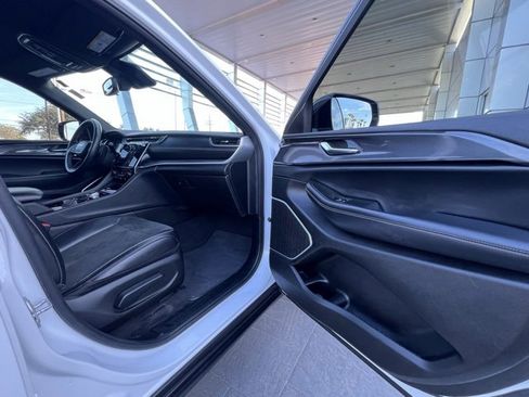 Used 2021 Jeep Grand Cherokee L Laredo image 20