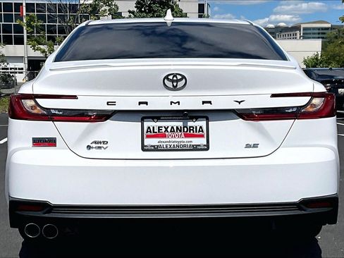 Used 2025 Toyota Camry SE w/ Convenience Package AWD/4WD image 4