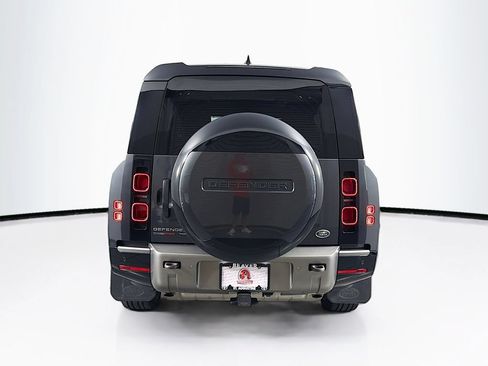 Used 2023 Land Rover Defender 130 X-Dynamic SE AWD/4WD image 8