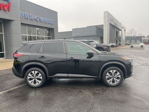 Used 2022 Nissan Rogue SV image 4