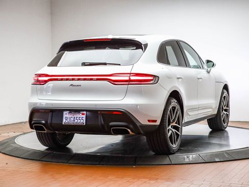 Certified 2025 Porsche Macan image 7