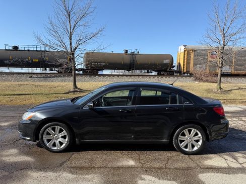 Used 2013 Chrysler 200 LX image 6