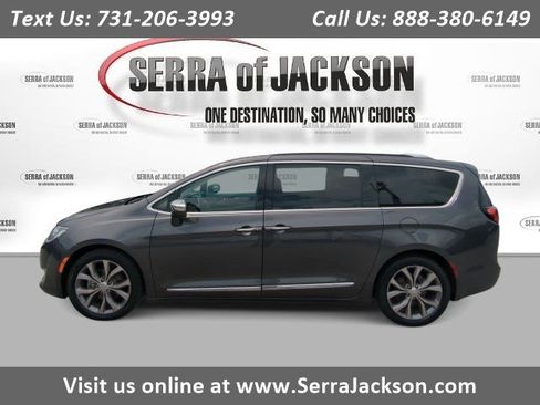 Used 2019 Chrysler Pacifica Limited w/ Advanced Safetytec Group FWD image 1