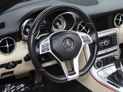 Used 2012 Mercedes-Benz SLK 350 image 11
