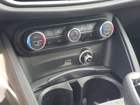 Used 2022 Alfa Romeo Stelvio Veloce AWD/4WD image 28
