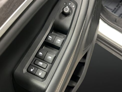 Used 2023 Jeep Grand Cherokee L Limited AWD/4WD image 21
