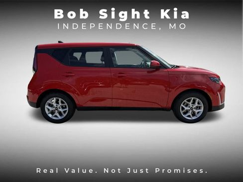 Certified 2023 Kia Soul LX w/ LX Technology Package FWD image 17